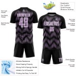 Benutzerdefiniertes Sublimations-Fußballtrikot in Schwarz-Hellviolett mit weißer Linie Benutzerdefiniertes Sublimations-Fußballtrikot in Schwarz-Hellviolett mit weißer Linie
